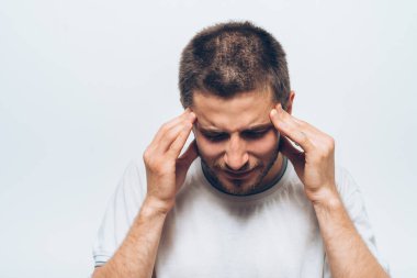 Stüdyo arka plandaki adam