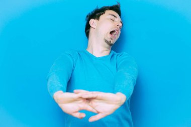 Tatmin ve uzayan eller adamım.