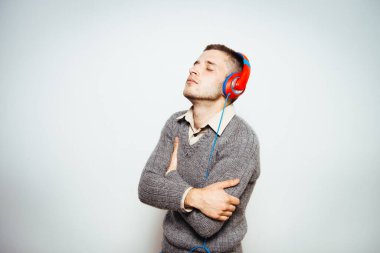 Stüdyoda poz veren adam