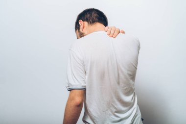 Boyun ağrısı. Arkadaki adam