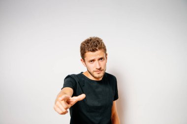 Fotoğraf stüdyosundaki adam.