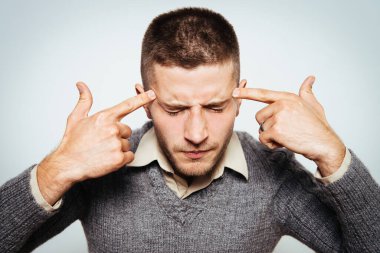 Fotoğraf stüdyosundaki adam.