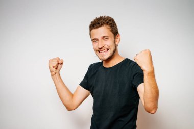 Fotoğraf stüdyosundaki adam.