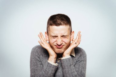 Fotoğraf stüdyosundaki adam.