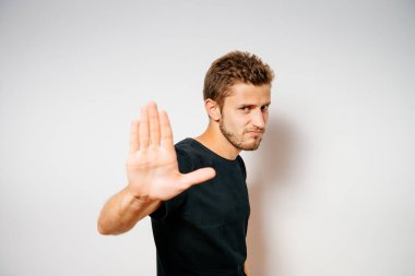 Fotoğraf stüdyosundaki adam.