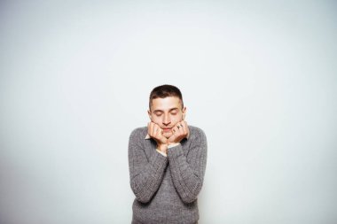 Fotoğraf stüdyosundaki adam.