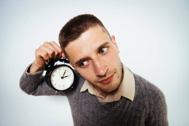 Stüdyo arka plandaki adam