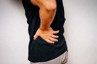 Stüdyo arka plandaki adam