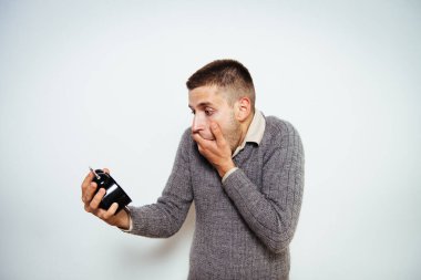 Stüdyo arka plandaki adam