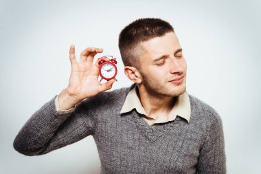 Stüdyo arka plandaki adam