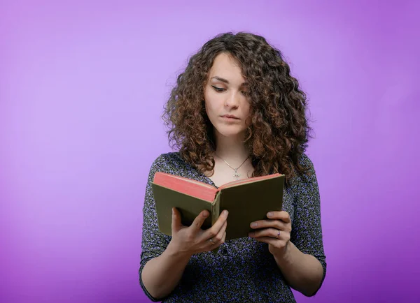 Die Frau Mit Dem Buch — Stockfoto