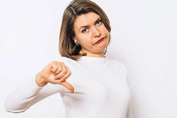 Mujer Mostrando Gesto Pulgar Hacia Abajo — Foto de Stock