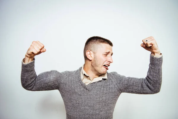 Uomo Mostrando Suoi Muscoli — Foto Stock