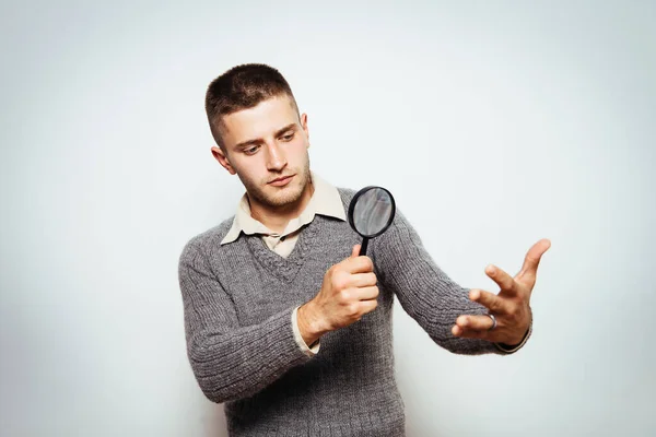 Man Met Een Vergrootglas — Stockfoto