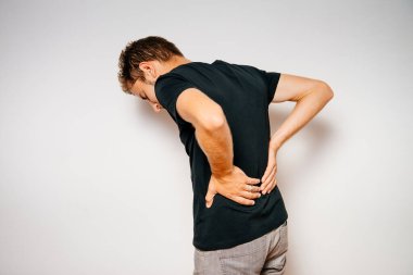 Neşeli, stüdyodaki adam