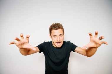 Neşeli, stüdyodaki adam