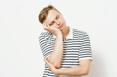 Stüdyo arka plandaki adam