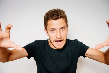 Stüdyoda çekici bir adam