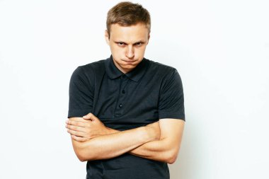 Stüdyoda poz veren adam