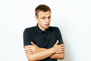 Stüdyoda poz veren adam