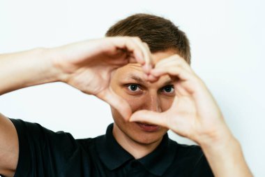 Adam kalp çerçevesi yapıyor.