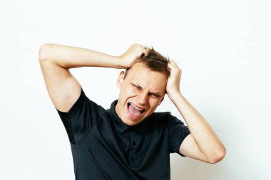 Stüdyoda poz veren adam