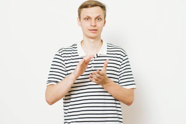 Adam alkışlar ve alkışlar