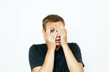 Parmaklarından İzle.