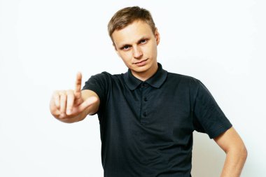 Bir fikrim var, işaret parmağı yukarı.