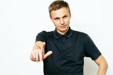 Bir fikrim var, işaret parmağı yukarı.