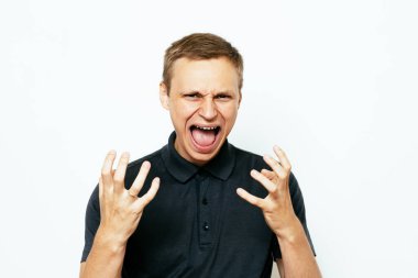 Stüdyoda poz veren adam