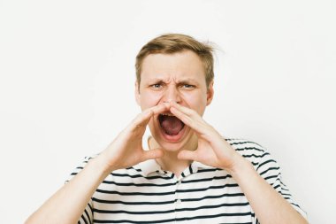 Birilerini ara. Fotoğraf stüdyosundaki adam.