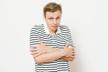 Adam korkudan korkuyor.