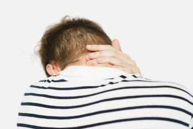 Boyun ağrısı. Arkadaki adam