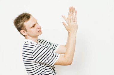 Adam alkışlar ve alkışlar