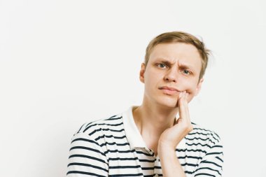 Erkek Diş Ağrısı Fotoğraf stüdyosunda