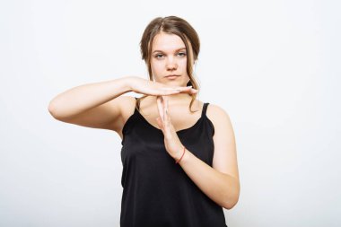 Kız zaman harcıyor.