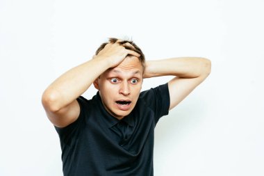 Fotoğraf stüdyosundaki umutsuz adam.