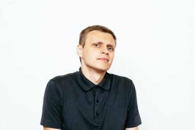 Adam korkudan korkuyor.