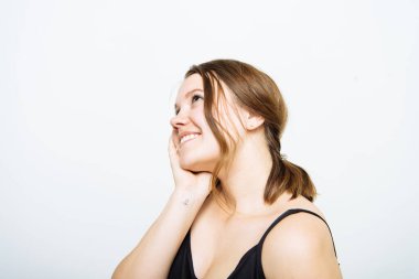 Hayalci kız. stüdyo arka planında