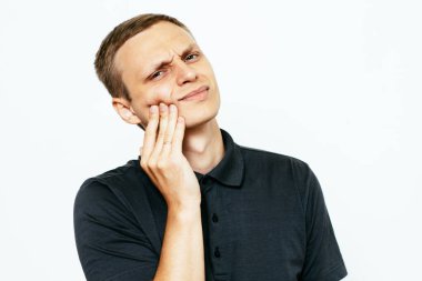 Erkek Diş Ağrısı Fotoğraf stüdyosunda