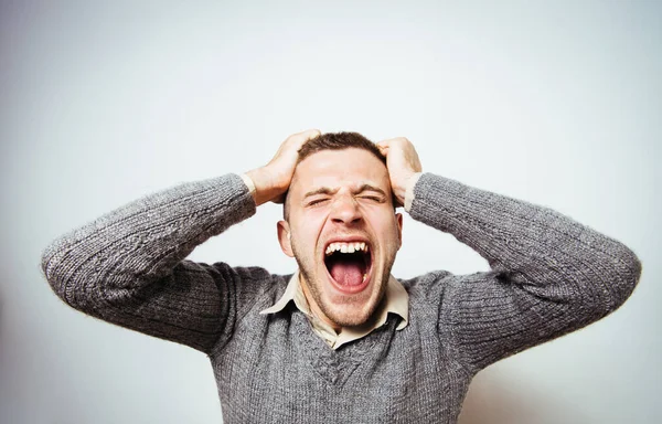 Stüdyo arka plandaki adam