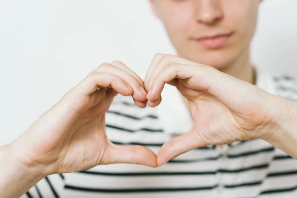 Hombre Haciendo Una Mano Corazón Marco — Foto de Stock