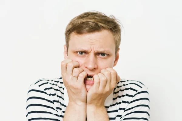 Hombre Muerde Las Uñas — Foto de Stock