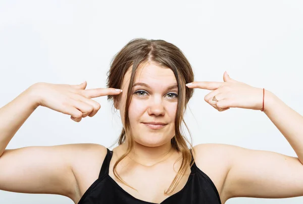 Mujer Pensando Con Dedo Sien Sobre Fondo Gris — Foto de Stock