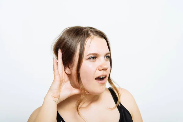 Ouve Uma Mulher Tenta Ouvir — Fotografia de Stock