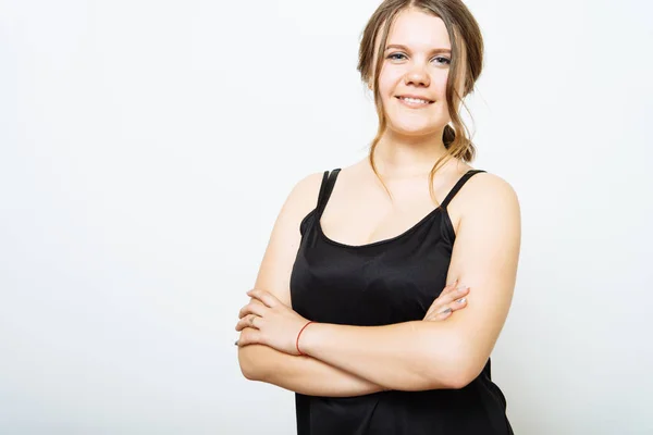 Retrato Uma Mulher Braços Dobrados — Fotografia de Stock