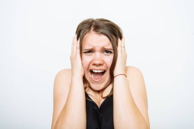 Fotoğraf stüdyosundaki umutsuz kadın.