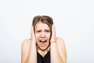 Fotoğraf stüdyosundaki umutsuz kadın.