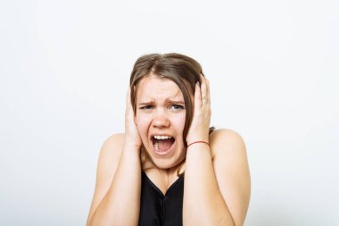 Fotoğraf stüdyosundaki umutsuz kadın.